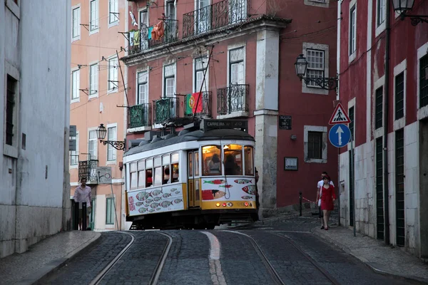 Old tram in the city of Lisbon, Portugal. Photo taken at 27th of June 2010 — Stock Photo, Image
