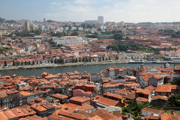 Вид на Порту и Вила-Нова-де-Гайа, Португалия — стоковое фото