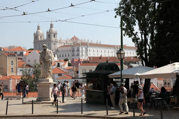 Alfama - il centro storico di Lisbona, Portogallo . — Foto Stock