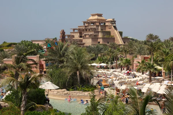 Parque acuático de atracciones en el Atlantis Hotel en Dubai — Foto de Stock