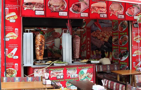 Döner kebap restaurant v Istanbulu, Turecko. — Stock fotografie