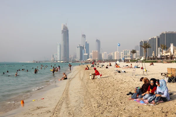 Praia em Abu Dhabi — Fotografia de Stock