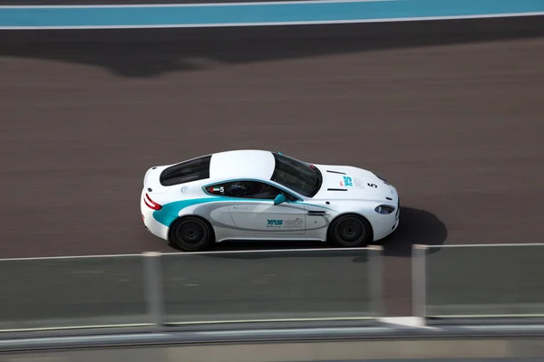 Auto da Corsa a Yas Marina Formula 1 Racing Track ad Abu Dhabi — Foto Stock