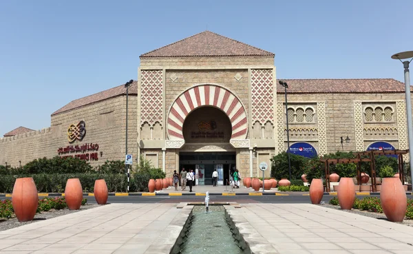 Vstup do andaluských soudu ibn battuta mall v Dubaji — Stock fotografie
