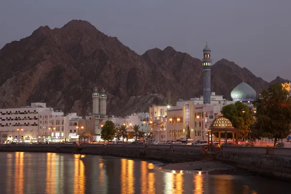 Muttrah Корніш в сутінках, Маскат султанату Оман — стокове фото