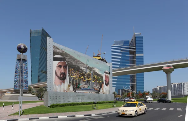 Cartelera con el jeque Mohammed bin Rashid Al Maktoum en la ciudad de Dubai —  Fotos de Stock