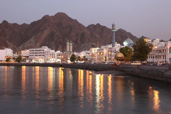 Matrah corniche w zmierzchu, muscat, Sułtanat Omanu — Zdjęcie stockowe