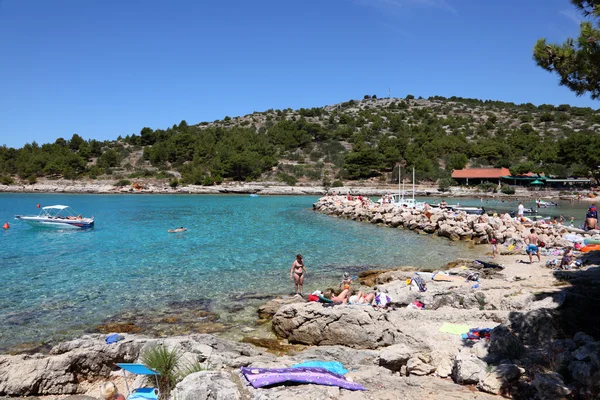 Adriatic beach in Croatian resort Murter — Stock Photo, Image