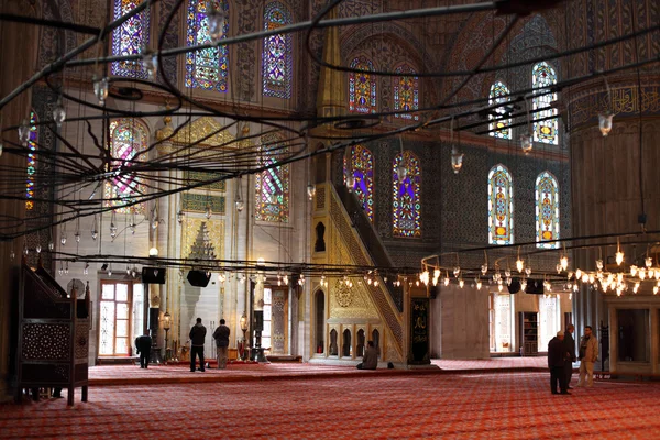 Dentro de la Mezquita del Sultán Ahmed (Mezquita Azul) en Estambul — Foto de Stock
