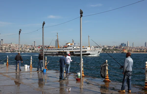 Rybáři v Istanbulu, Turecko — Stock fotografie
