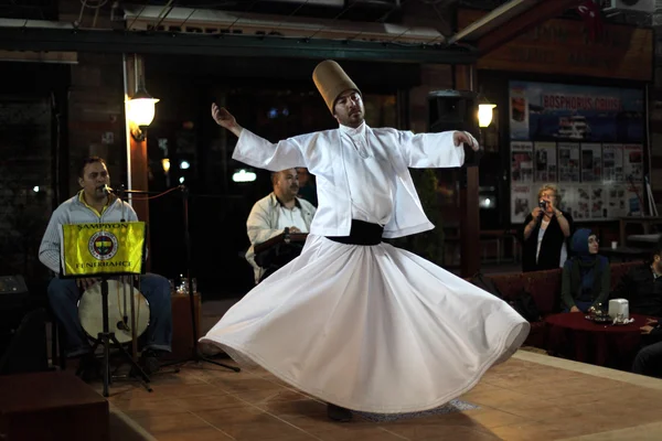 Танцы дервишей в Стамбуле, Турция — стоковое фото