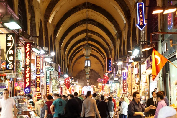Wewnątrz Krytego Bazaru w Stambule, Turcja — Zdjęcie stockowe