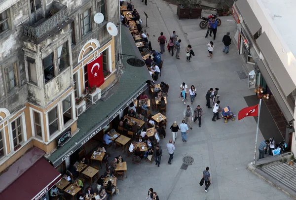 Kawiarnia na świeżym powietrzu przy ulicy w Stambule — Zdjęcie stockowe