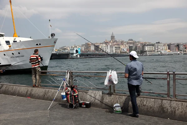 土耳其伊斯坦布尔的渔民. — 图库照片