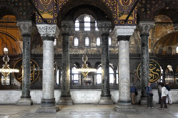 Dentro da Mesquita Hagia Sophia em Istambul — Fotografia de Stock