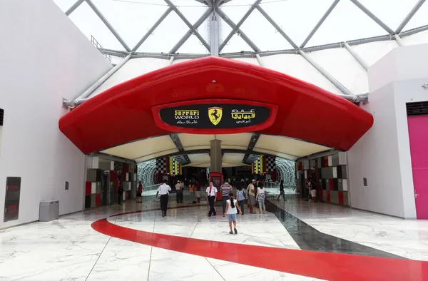 Temaparken för Ferrari world i abu dhabi — Stockfoto
