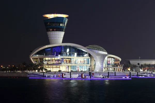 Yas Marina iluminado à noite, Abu Dhabi — Fotografia de Stock