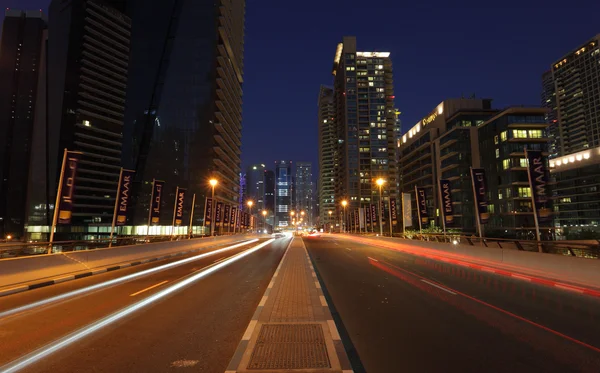 Road w dzielnicy dubai marina — Zdjęcie stockowe