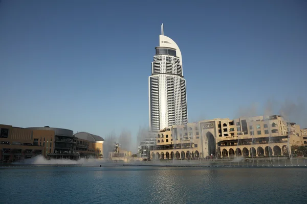 Dubai Fountain and the Address Hotel em Dubai — Fotografia de Stock