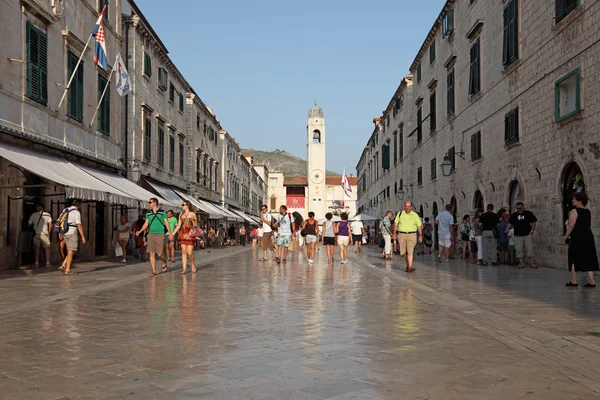 Stradun - rua principal na cidade velha de Dubrovnik — Fotografia de Stock
