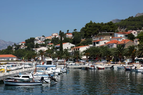 Adriatiska resort brela i Kroatien — Stockfoto