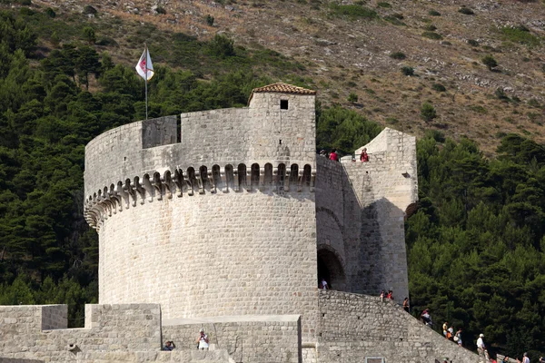 Befestigte Mauer von Dubrovnik, Kroatien. — Stockfoto