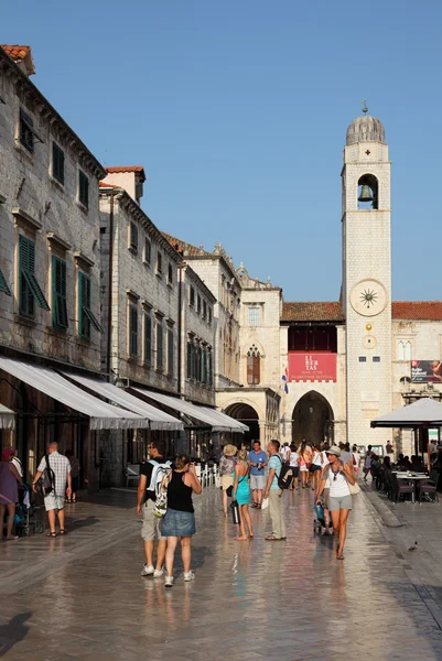 La calle principal en el casco antiguo de Dubrovnik - Stradun . — Foto de Stock