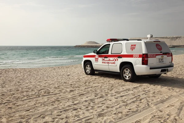 Samochód ratowanie ratownik na plaży w Dubaju — Zdjęcie stockowe