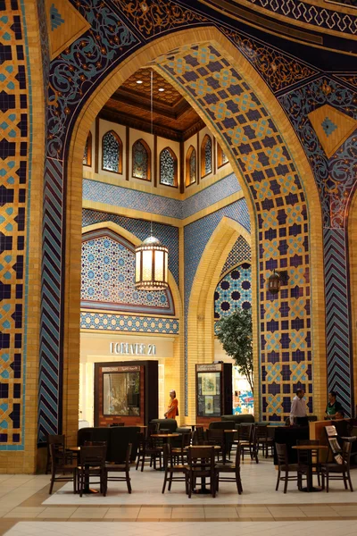 Insidan av ibn battuta mall i dubai — Stockfoto