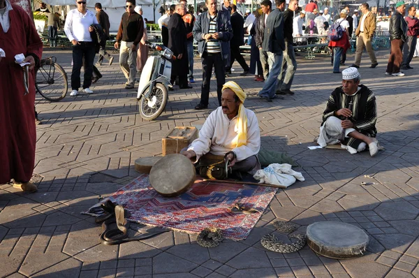 Snake charmer at Djemaa el Fna square in Marrakech — Stock Photo, Image