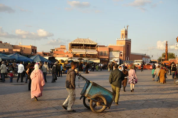 Náměstí Djemaa el fna v marrakech, Maroko. — Stock fotografie