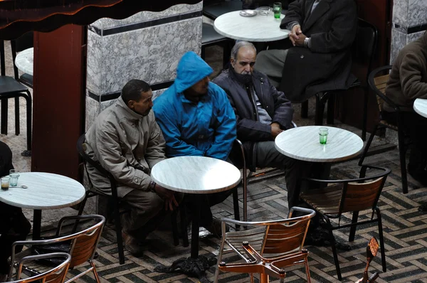 Homens marroquinos no café, Marrakech — Fotografia de Stock