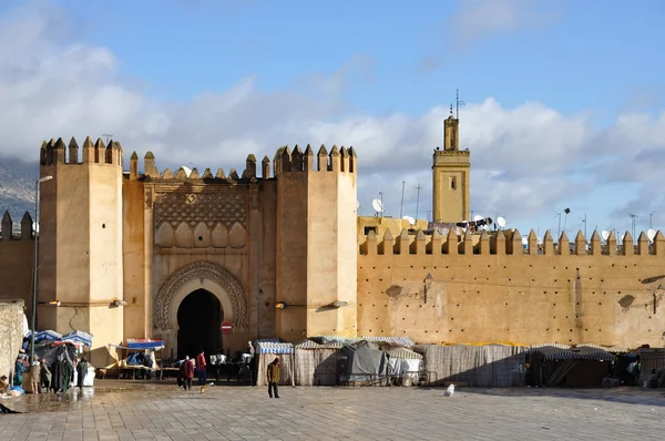 Medeltida staden utfärda utegångsförbud för bab chorfa i fes, Marocko — Stockfoto