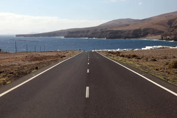 Estrada para Playa Quemada em Canary Island Lanzarote, Espanha — Fotografia de Stock