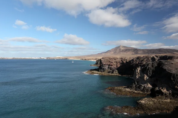 ランサローテ島カナリア島、スペインの海岸線 — ストック写真