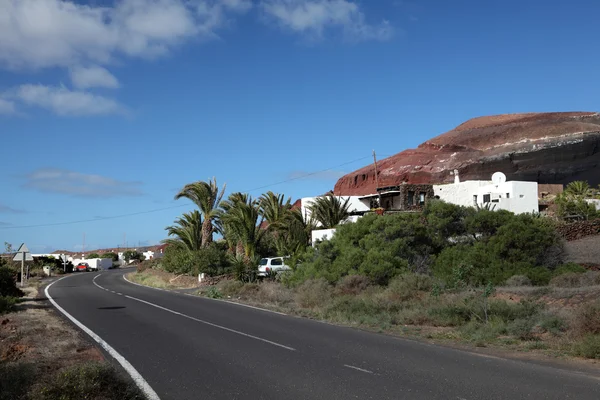 乡村道路上西班牙加那利岛、 兰萨罗特岛 — 图库照片