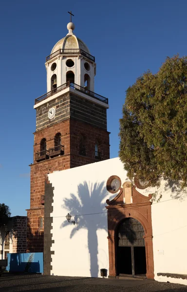 Kyrkan i teguise, kanariska ön lanzarote, Spanien — Stockfoto