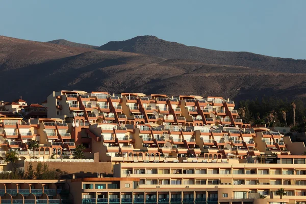 Hotel épület a Kanári sziget fuerteventura, Spanyolország — Stock Fotó