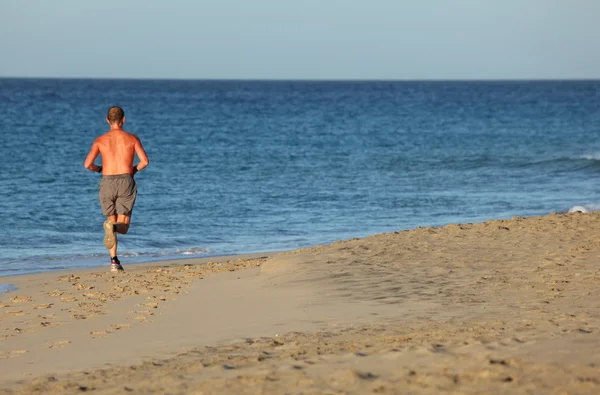 Joggen am Strand. Kanarische Insel fuerteventura, Spanien — Stockfoto
