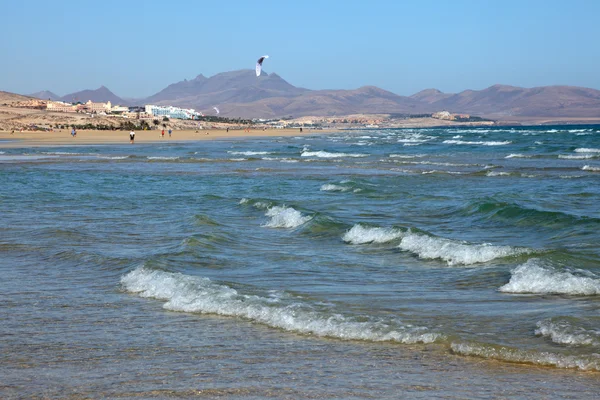 Kitesurfing on the beach on Canary Island Fuerteventura — Stock fotografie