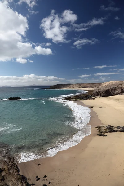 Praia em Canary Island Lanzarote, Espanha — Fotografia de Stock