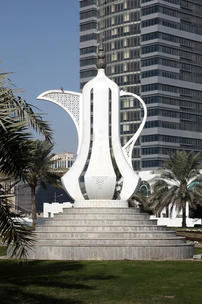 Monumento pote de café árabe em Doha, Qatar — Fotografia de Stock