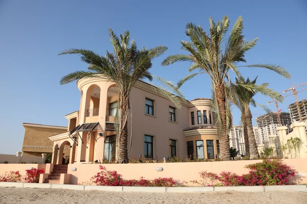 Beachside villa in The Pearl of Doha, Qatar — Stock Photo, Image