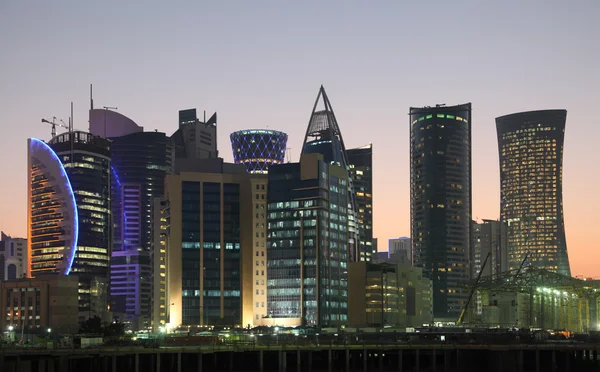 Doha-Skyline bei Nacht, Katar, Naher Osten — Stockfoto