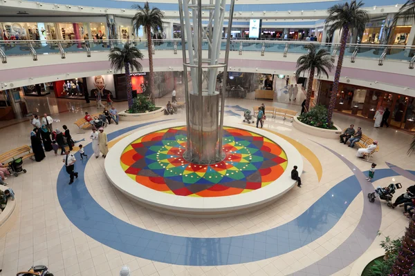 Intérieur du centre commercial Marina à Abu Dhabi — Photo