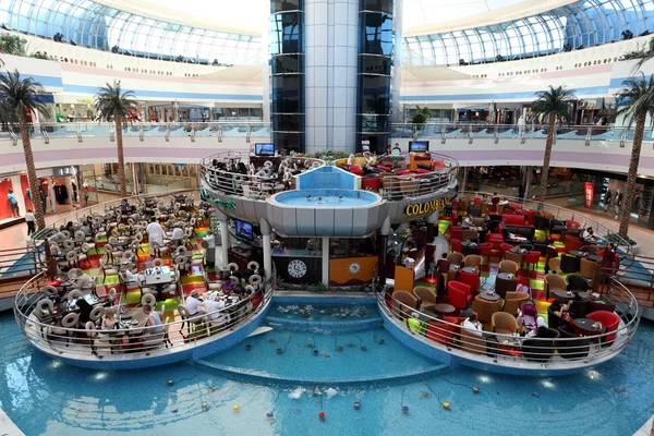 Restaurante dentro del Centro Comercial Marina en Abu Dhabi — Foto de Stock