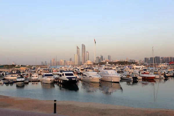 Марина в Абу-Даби — стоковое фото
