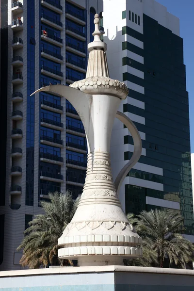 Arabská káva hrnec památník v abu dhabi, Spojené arabské emiráty — Stock fotografie