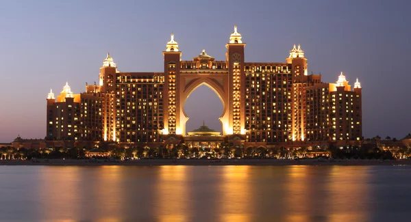Ξενοδοχείο Atlantis φωτίζεται τη νύχτα. Παλμ Τζουμειράχ, Ντουμπάι Royalty Free Εικόνες Αρχείου