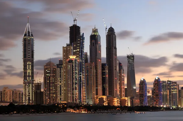 Dubai marina panoramę o zmierzchu, dubai — Zdjęcie stockowe